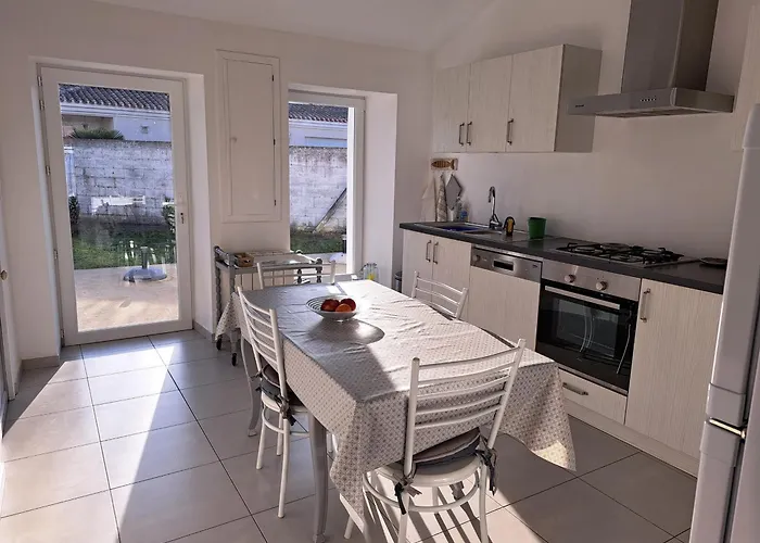 Maison Confortable Centre-ville Avec Jardin, Proche Commerces - Fr-1-323-563 Hébergement de vacances *