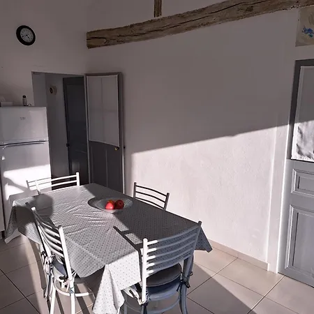 Maison Confortable En Centre-ville Avec Jardin, - Fr-1-323-563 Holiday home