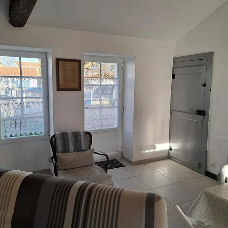 Maison Confortable En Centre-ville Avec Jardin, - Fr-1-323-563 Holiday home