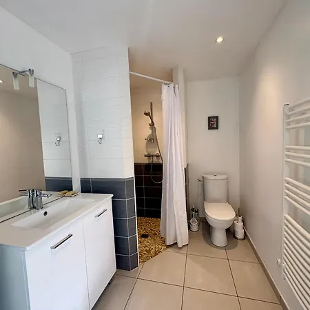 بيت للعطل Maison Confortable Centre-ville Avec Jardin, Proche Commerces - Fr-1-323-563