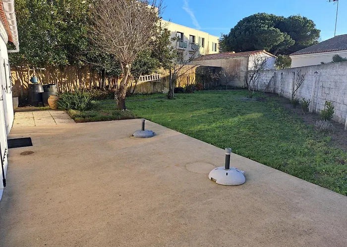 펜션 Maison Confortable Centre-ville Avec Jardin, Proche Commerces - Fr-1-323-563