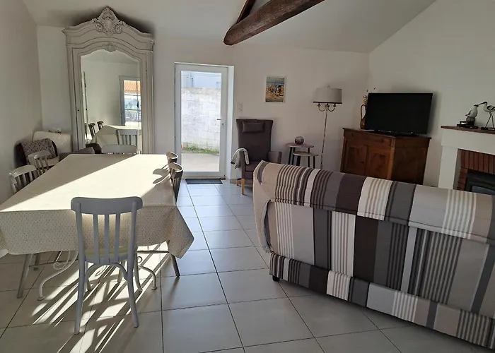 Maison Confortable Centre-ville Avec Jardin, Proche Commerces - Fr-1-323-563 펜션 생장드몽