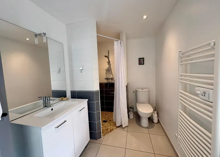 펜션 Maison Confortable Centre-ville Avec Jardin, Proche Commerces - Fr-1-323-563