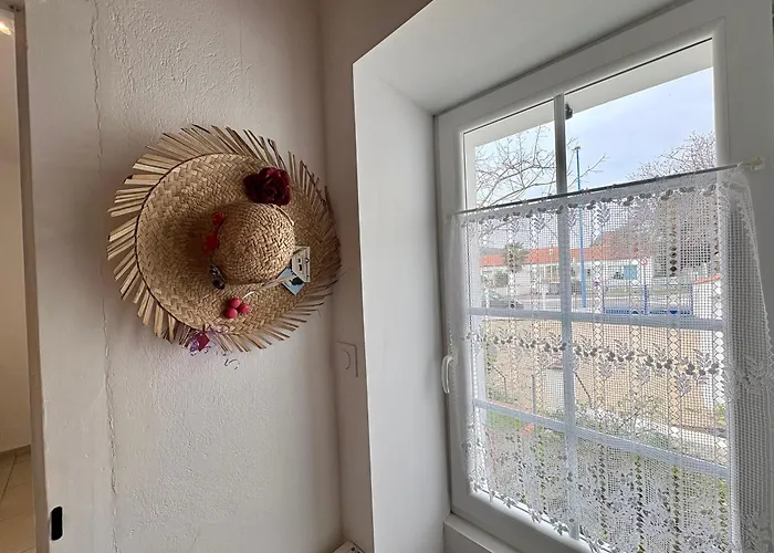 Maison Confortable Centre-ville Avec Jardin, Proche Commerces - Fr-1-323-563 *